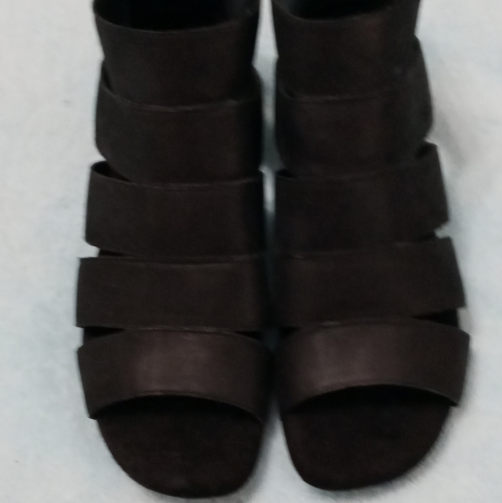 Aerosoles Yet Forth black leather sandles